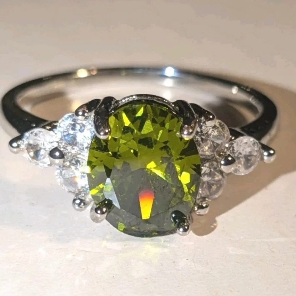 925 Dazzling 8 Ct Brilliant Cut olive green Gem Stone Engagement Ring Sz 10